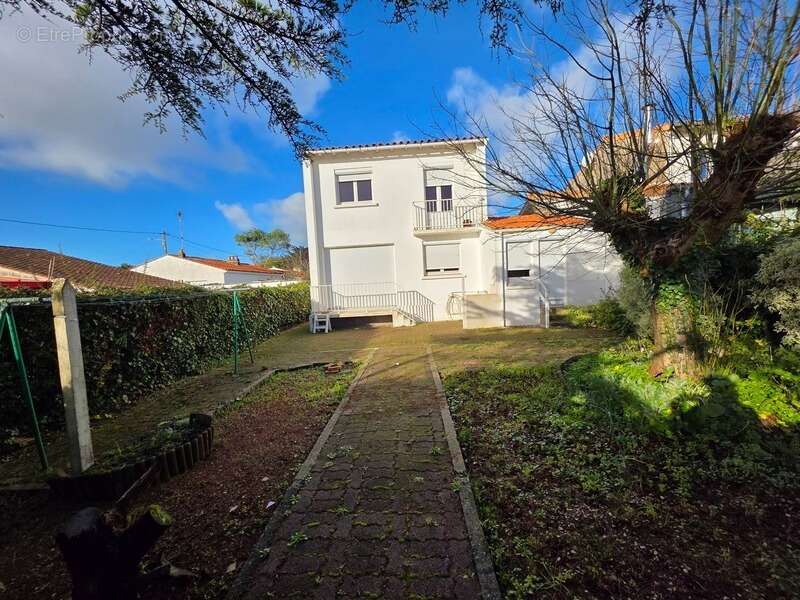 Maison à BOURCEFRANC-LE-CHAPUS