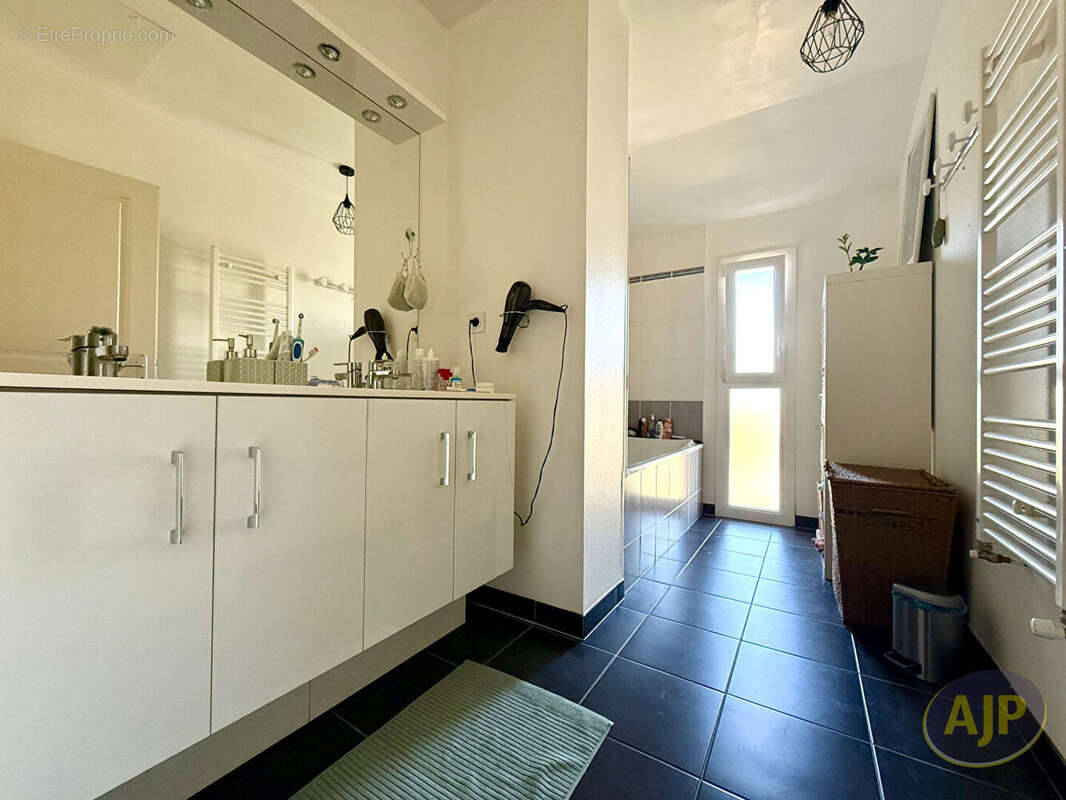 Maison à SAINTE-PAZANNE