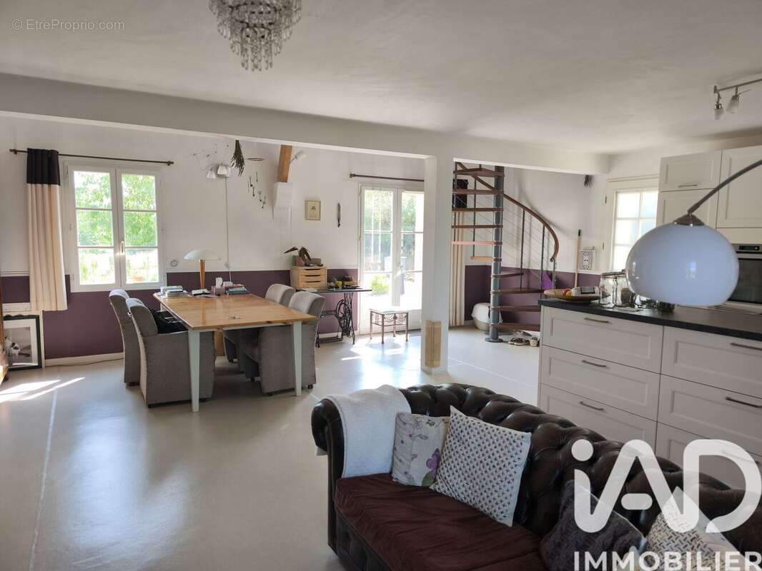 Maison 139 m² à Asquins  - photo 2