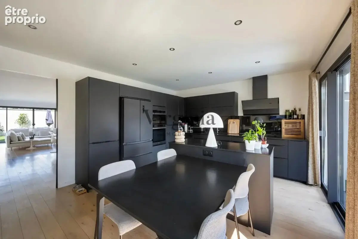 Propriété d'exception au coeur de Charentonneau - 350 m² habitables - Prestations ultra haut de gamme - Piscine intérieure - photo 6