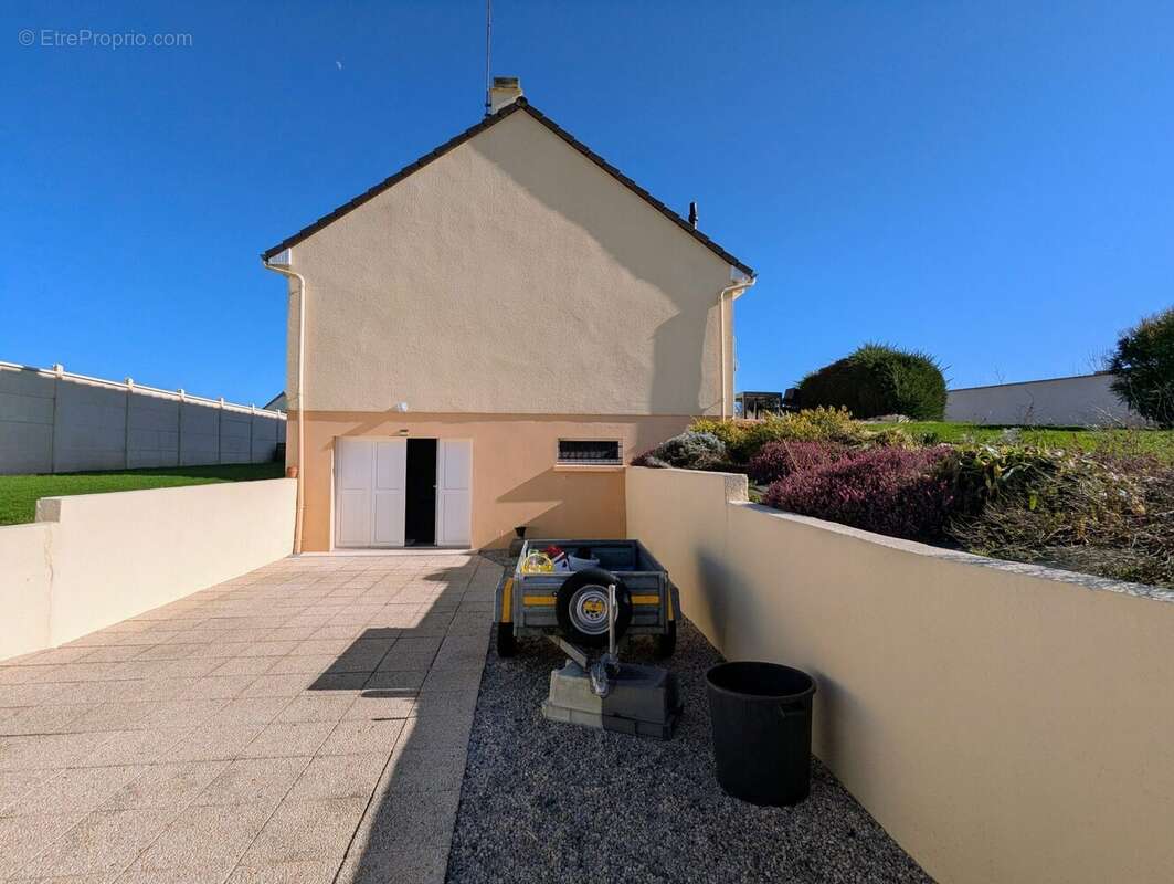 entrée garage - Maison à ISIGNY-SUR-MER