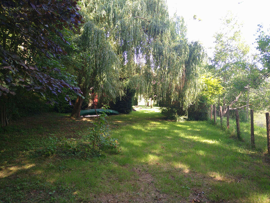 Terrain à SAINT-LEONARD-DES-BOIS