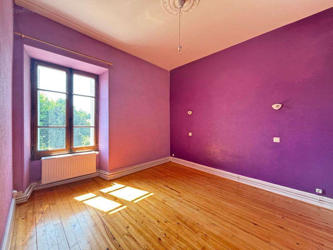 Maison à ENTRE-DEUX-GUIERS