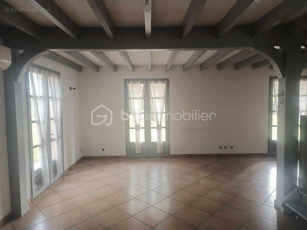 Très Belle Villa type ‘’ Basque ‘’ de plain-pied de 160 m2 érigée sur un Parc de 7 069 m² à Marmande 47200 - photo 7