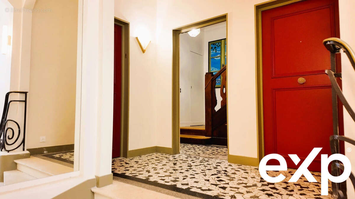 Appartement à PARIS-16E