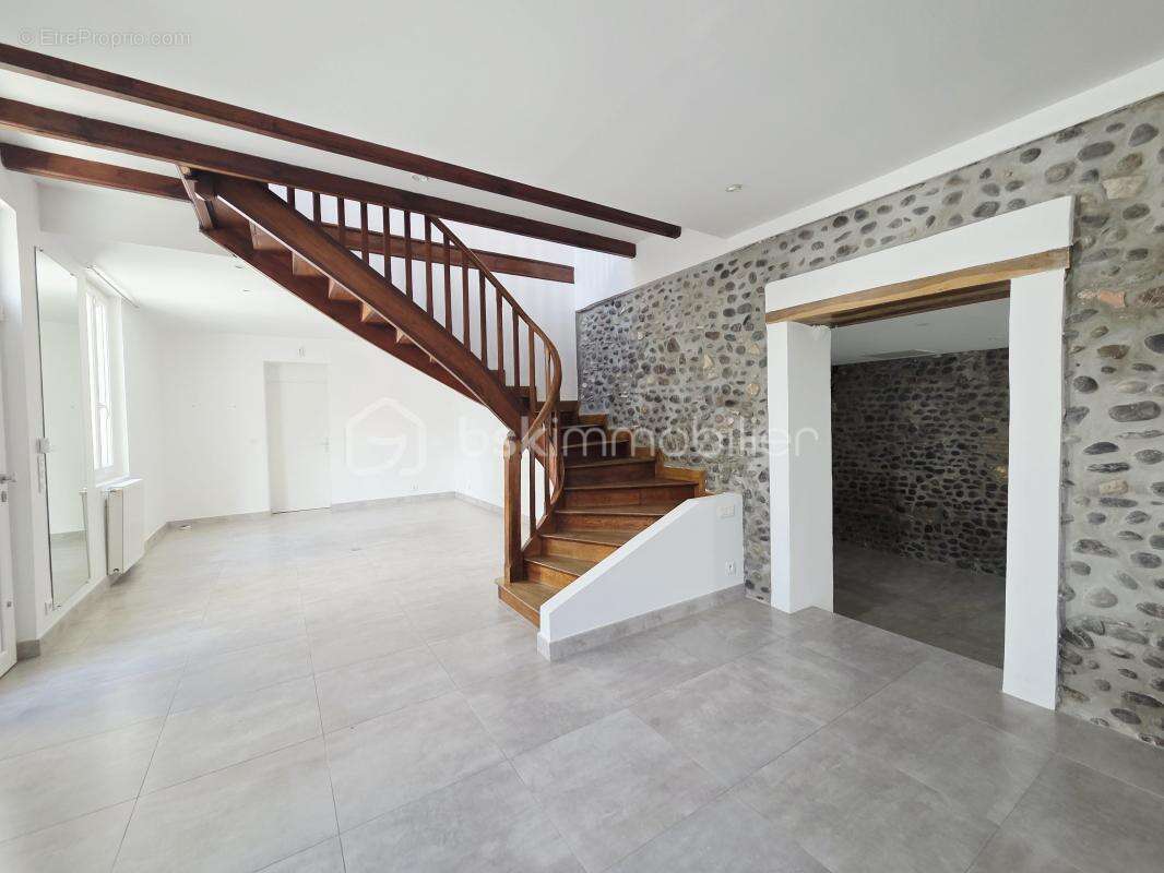 Propriété de charme + 2 appartements + 100 m2 de dépendances - photo 3