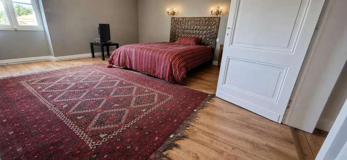 Maison de 8 pièces de 280 m² à Puisseguin - photo 5