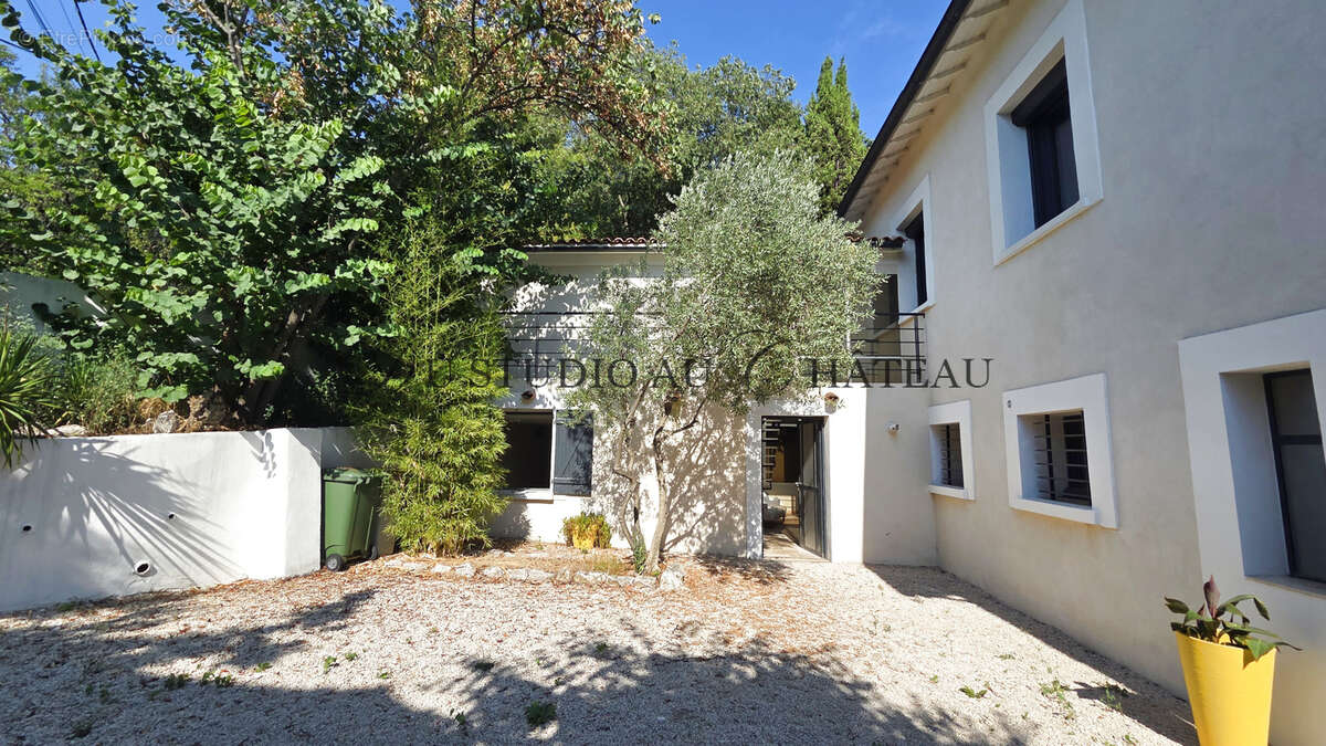 AIX superbe MAISON DE VILLE CONTEMPORAINE  340 M2 -7 chambres- beaux volumes- calme total- - photo 8