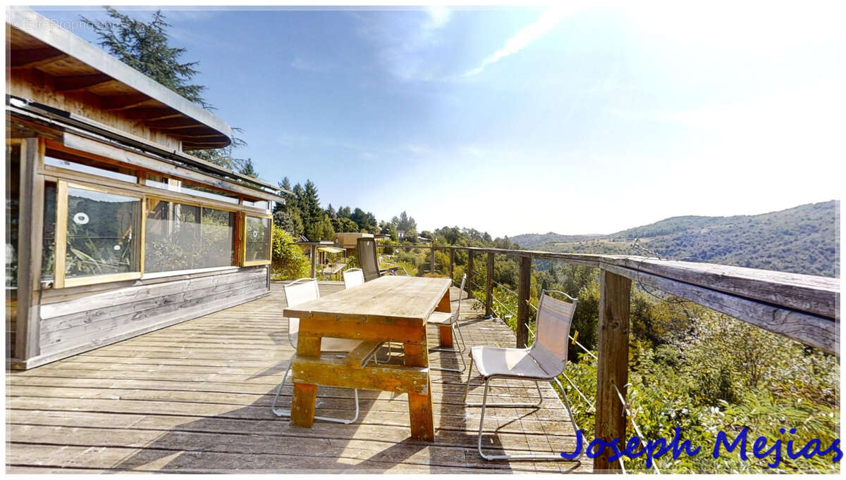 Maison à SAINT-ETIENNE-DE-SERRE