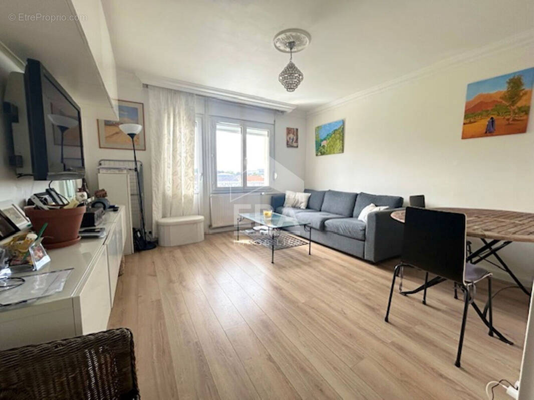 Appartement à SARTROUVILLE