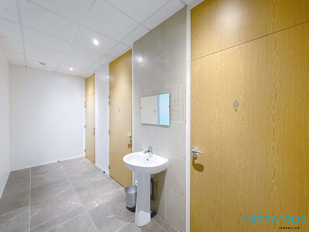 Commerce à SAINT-GENIS-POUILLY