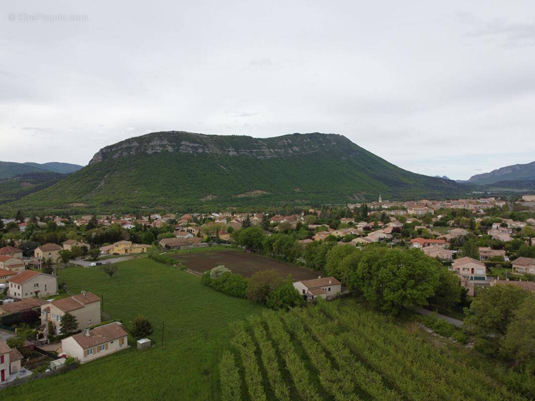 Terrain à LARAGNE-MONTEGLIN