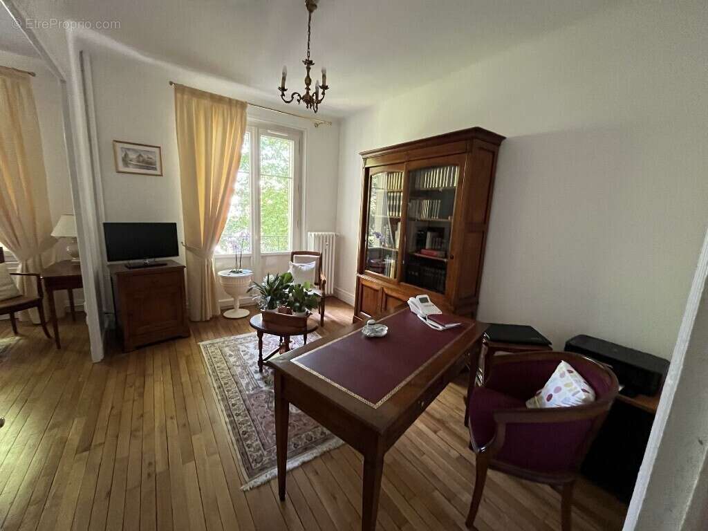 Appartement 71 m² à Vichy  - photo 2