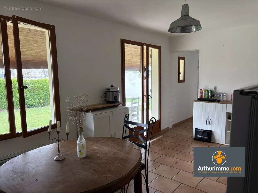 Maison à NEUFCHATEL-SUR-AISNE