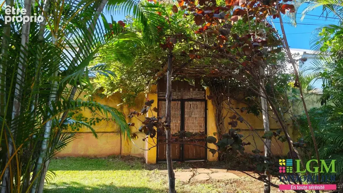 BIEN COUP DE COEUR : calme, nature et confort pour cet ensemble immobilier de 2 villas avec piscine à ST-PIERRE (97432) - photo 4