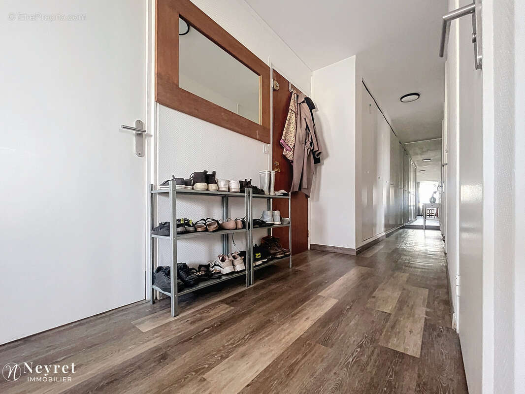 Oullins - appartement t4 avec balcon,cave et parking. - photo 4
