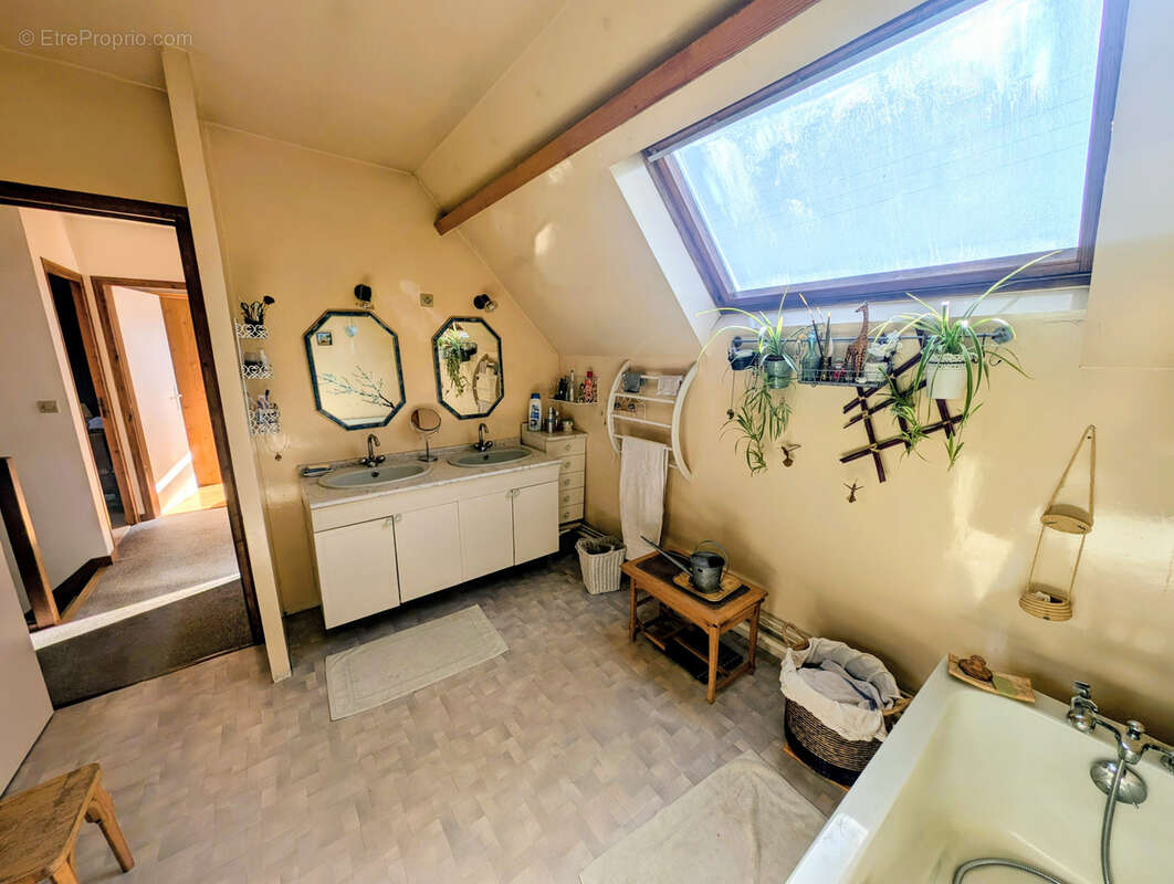 Maison à PARAY-VIEILLE-POSTE