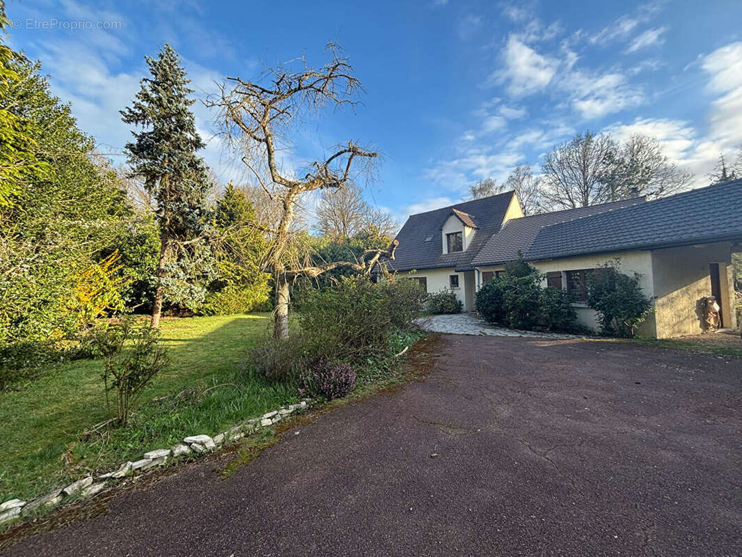 Maison à SAINT-REMY-L'HONORE