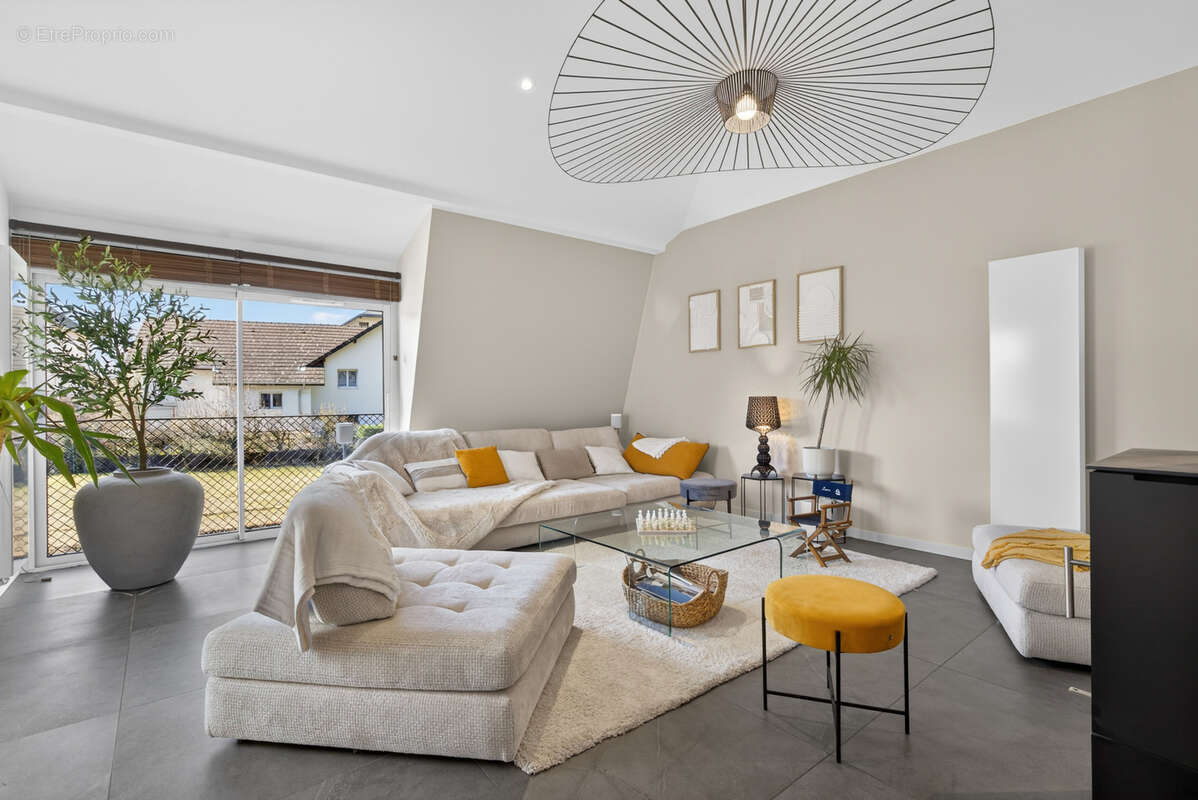 Appartement à CHALLES-LES-EAUX