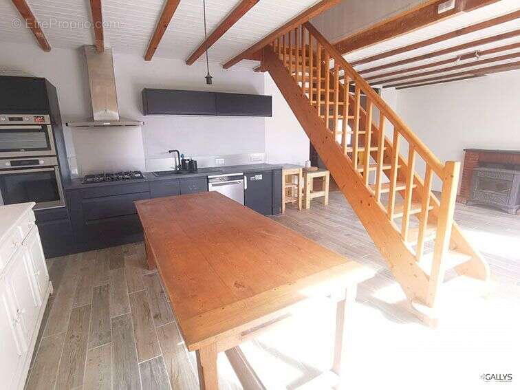 Maison 106 m² à Chenac-Saint-Seurin-D'uzet  - photo 2