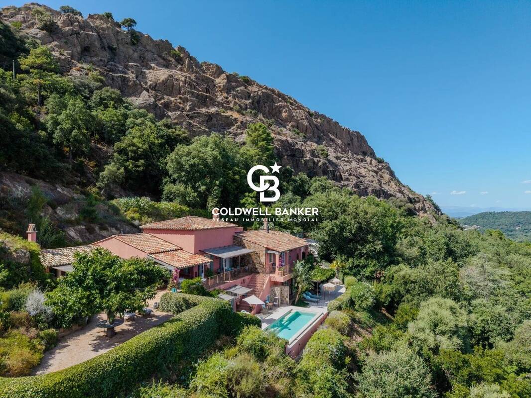 Maison à LA GARDE-FREINET
