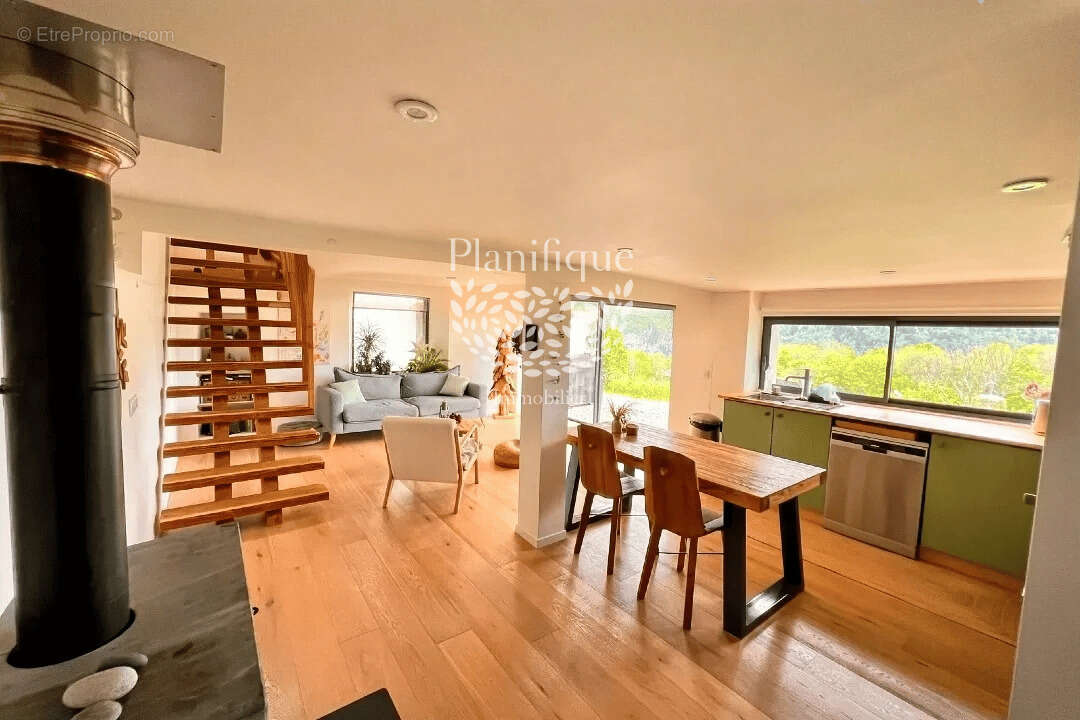 Maison à SAINT-PIERRE-EN-FAUCIGNY