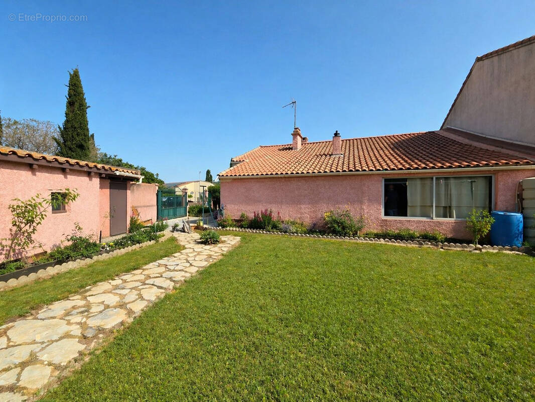 Maison à VIC-LA-GARDIOLE