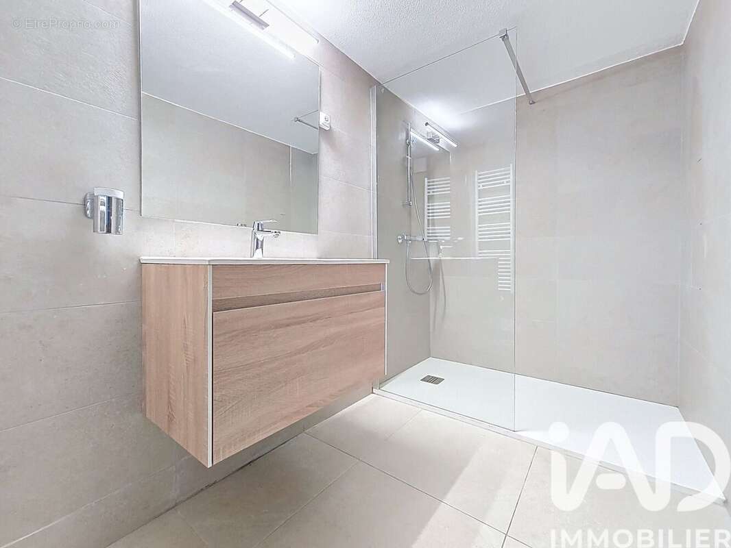 Photo 9 - Maison à ROQUEBRUNE-SUR-ARGENS