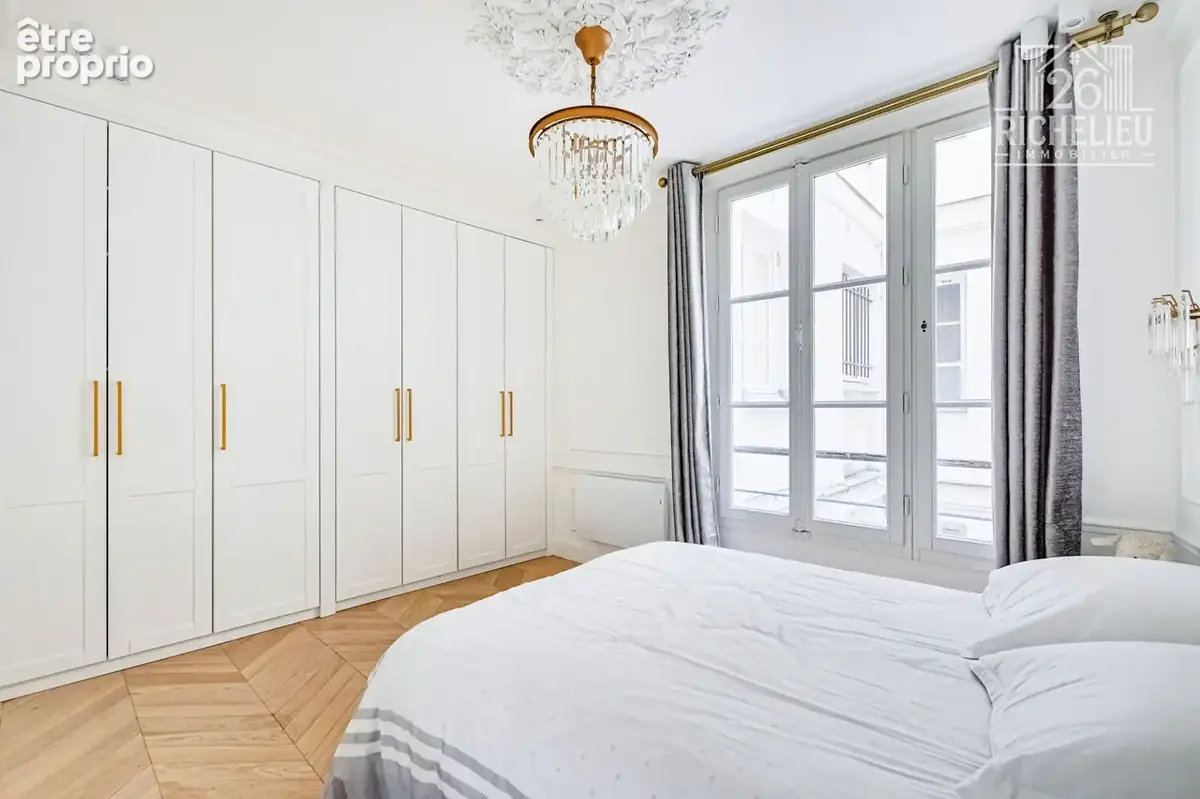 Paris 1er - Appartement d'exception rénové avec balcon - photo 9