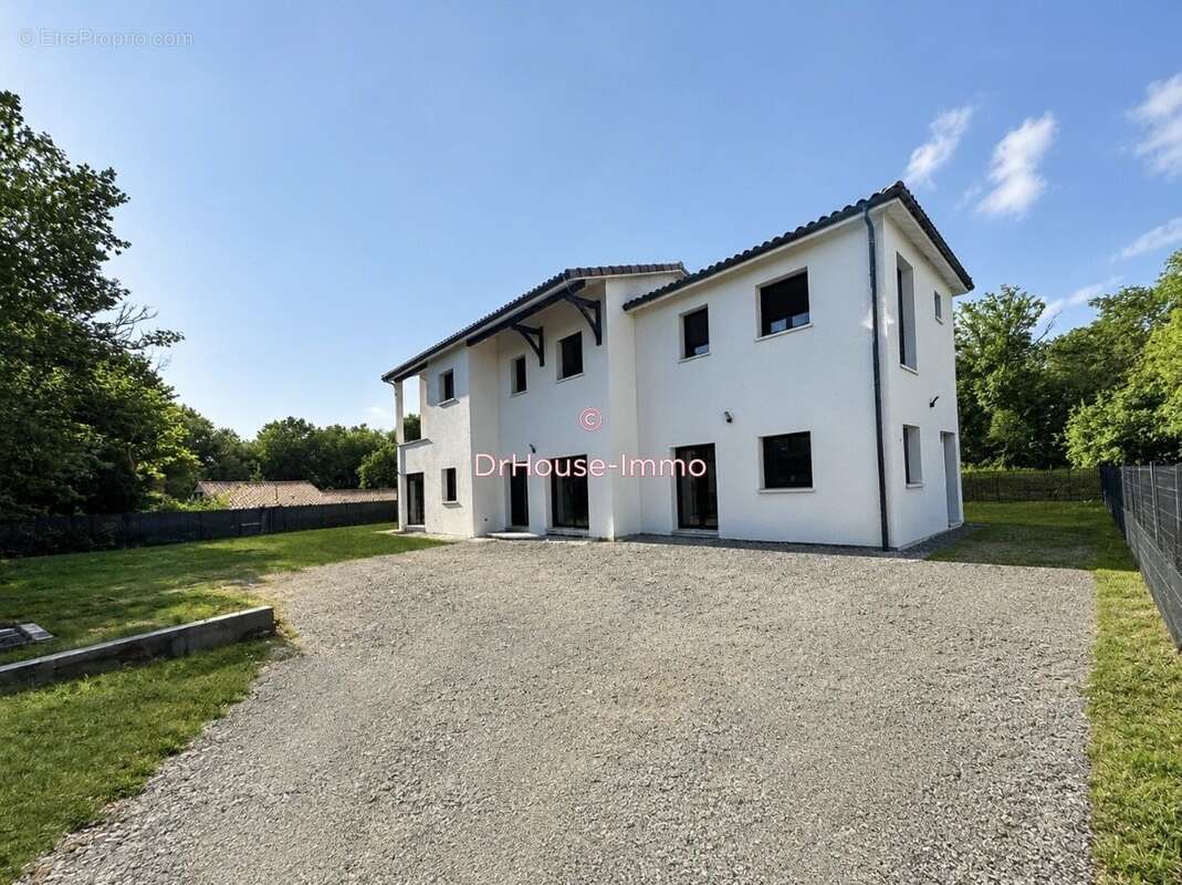 Maison à BEYCHAC-ET-CAILLAU