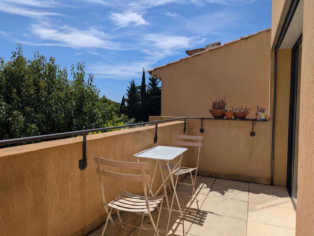 Duplex T3 63 m² à Aix (Les Granettes) avec terrasse, jardin et parking privatif - photo 9