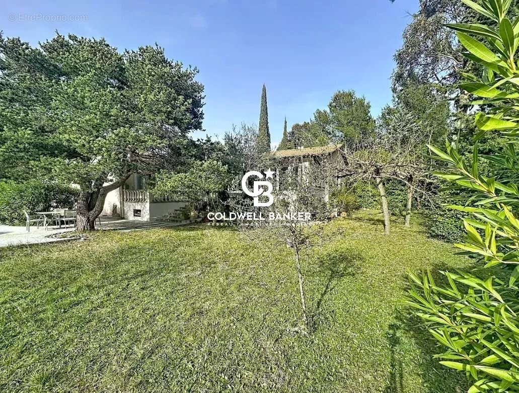 Maison à BAGNOLS-EN-FORET