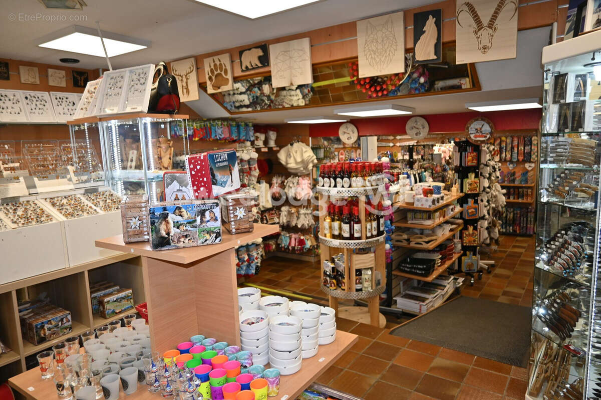 1ere Salle - Commerce à BAGNERES-DE-LUCHON