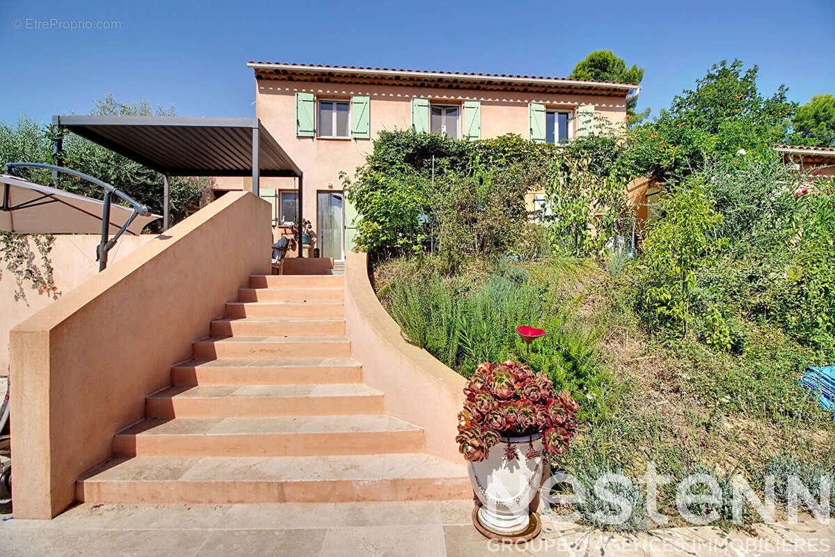 A VENDRE ! VILLECROZE - Maison 147 m² avec piscine et superbe vue dégagée - photo 2