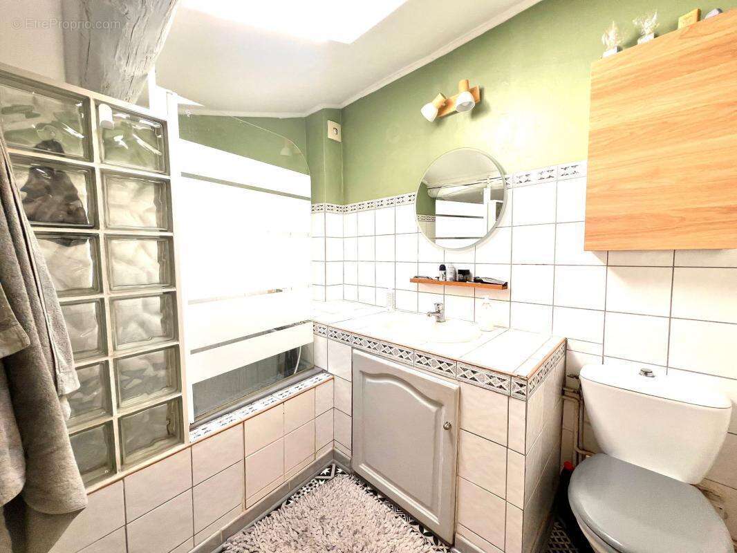 Appartement à SIMIANE-COLLONGUE