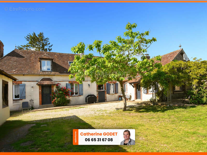 Maison à TREMBLAY-LES-VILLAGES