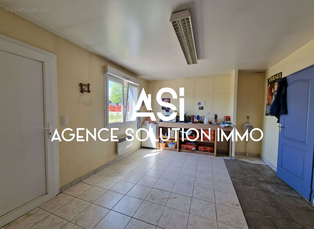 Commerce à COSSE-LE-VIVIEN