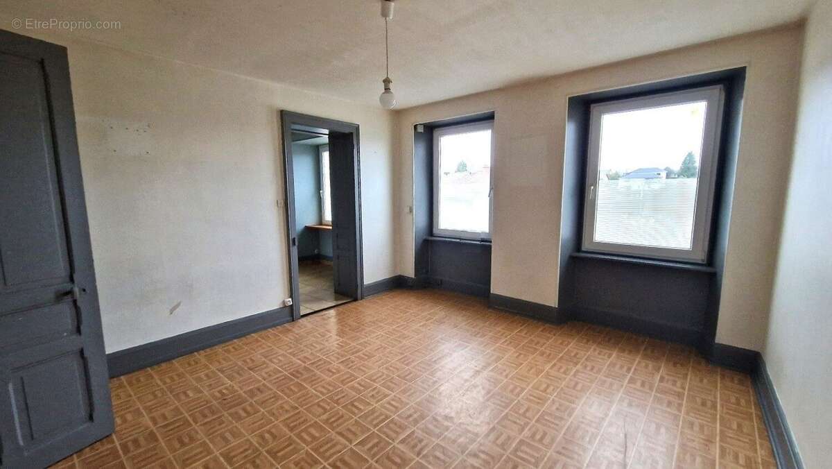 Appartement à BOUROGNE