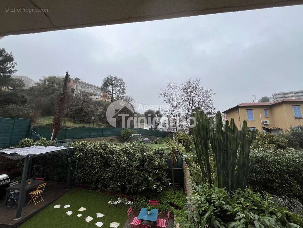 Appartement à SAINT-LAURENT-DU-VAR