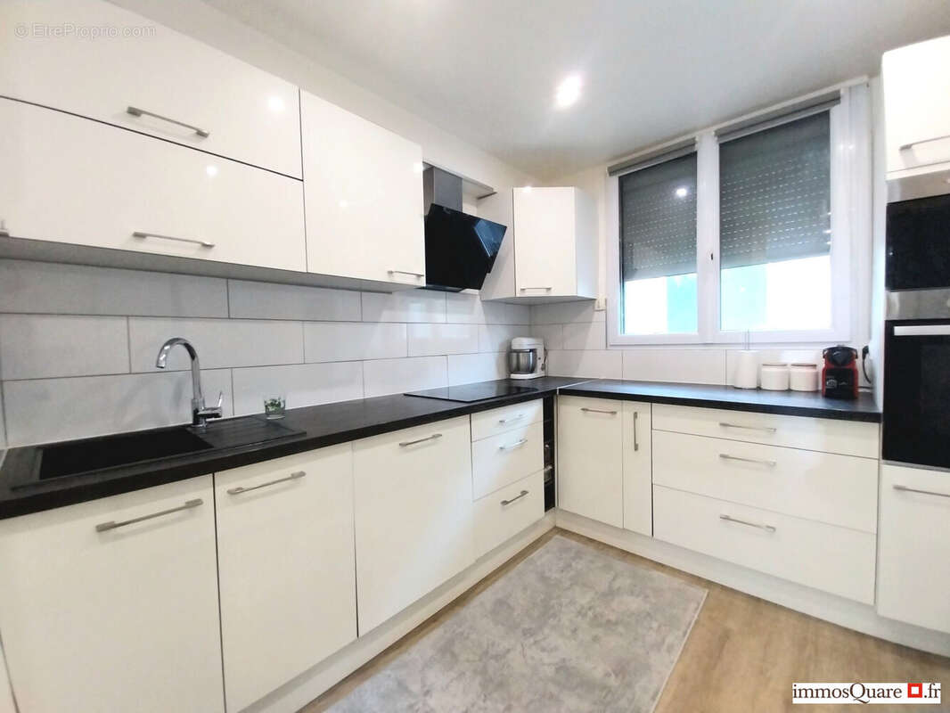 Cuisine équipée - Appartement à SASSENAGE