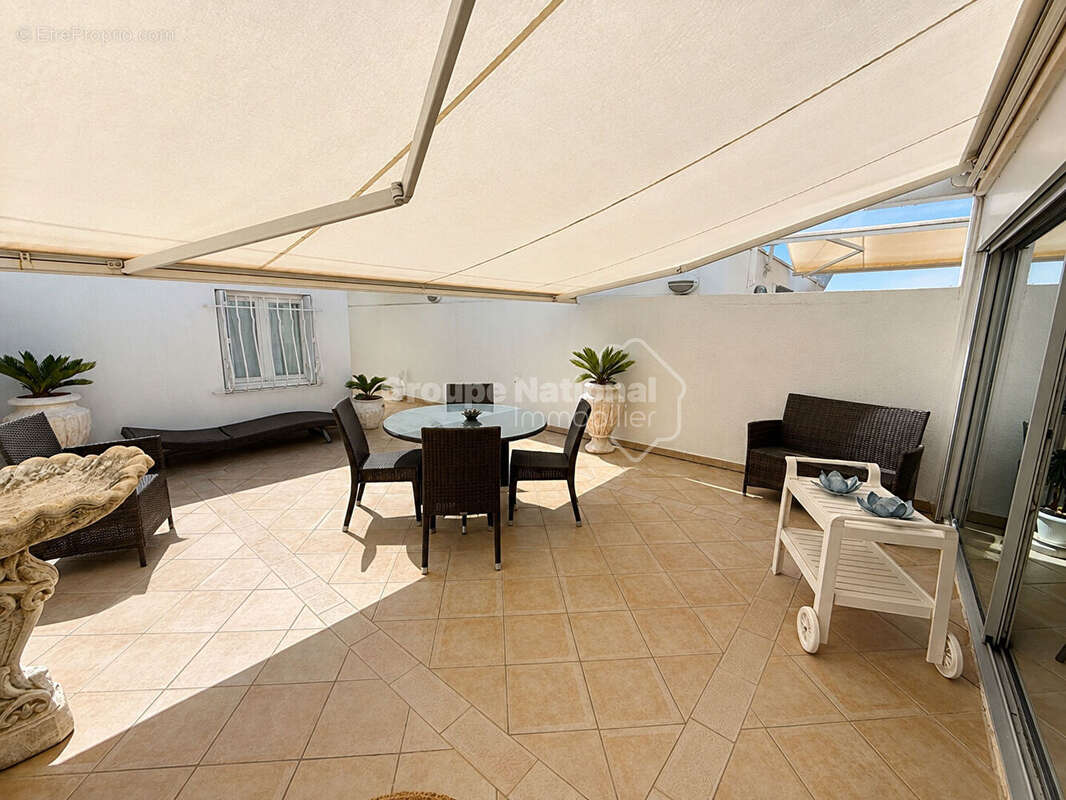 Charmante marina en duplex avec appontement large et garage - photo 2