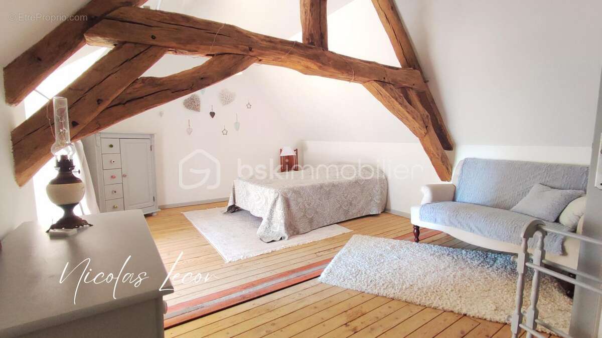 Authentique longère de 170 m² habitables – 4 chambres – Grange – Dépendances – Terrain clos d'environ 2 400 m² - photo 6