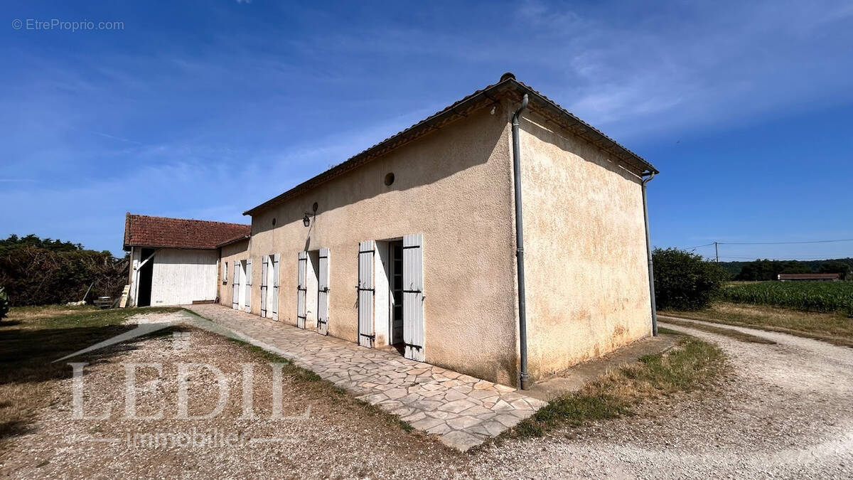 Maison à COURS-DE-PILE