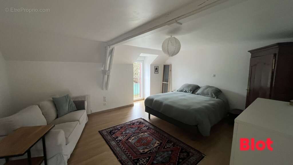 Maison à MEZIERES-SUR-COUESNON