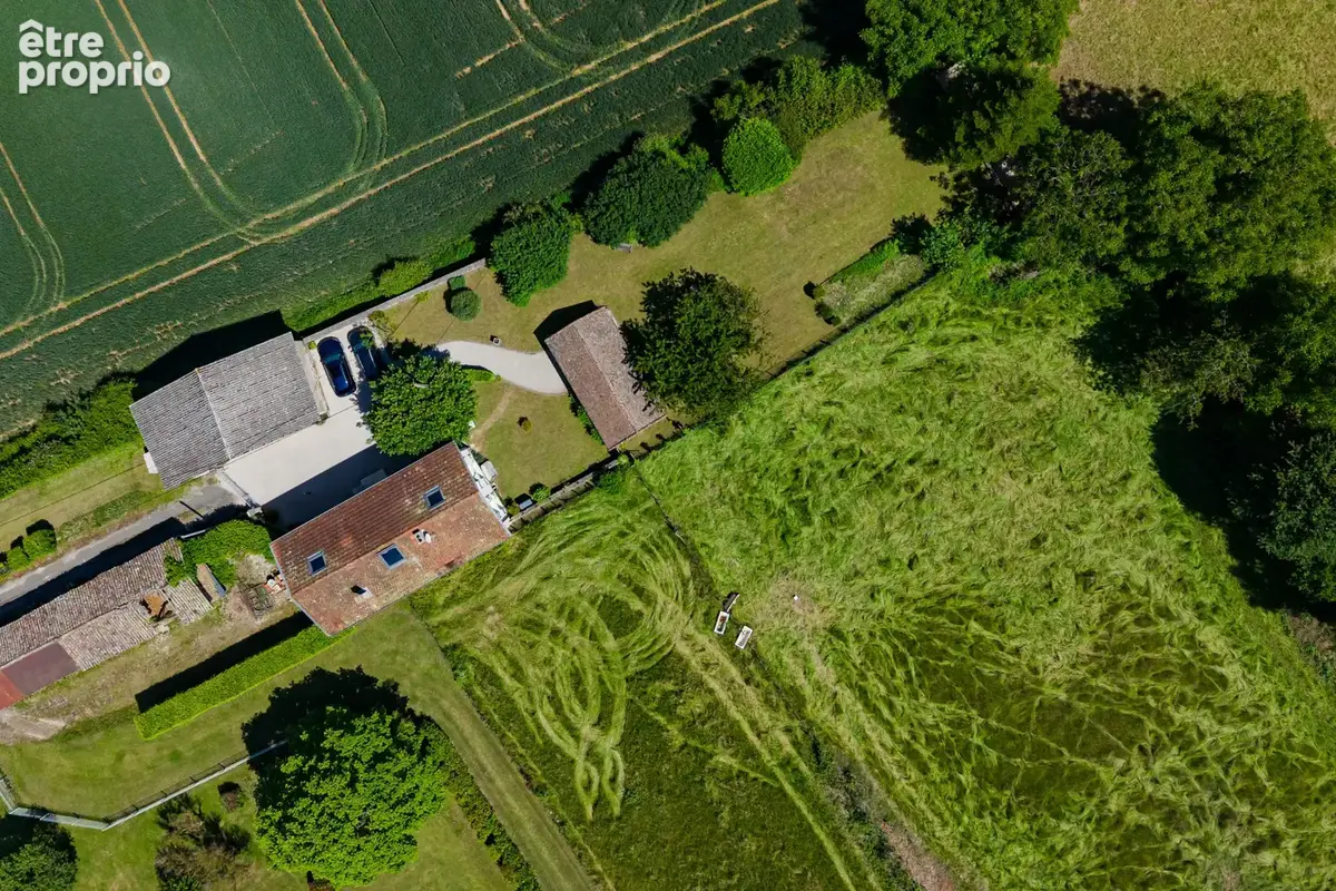 Ancienne ferme rénovée de 186 m2 (152 m2 Carrez) - Chozeau - photo 22