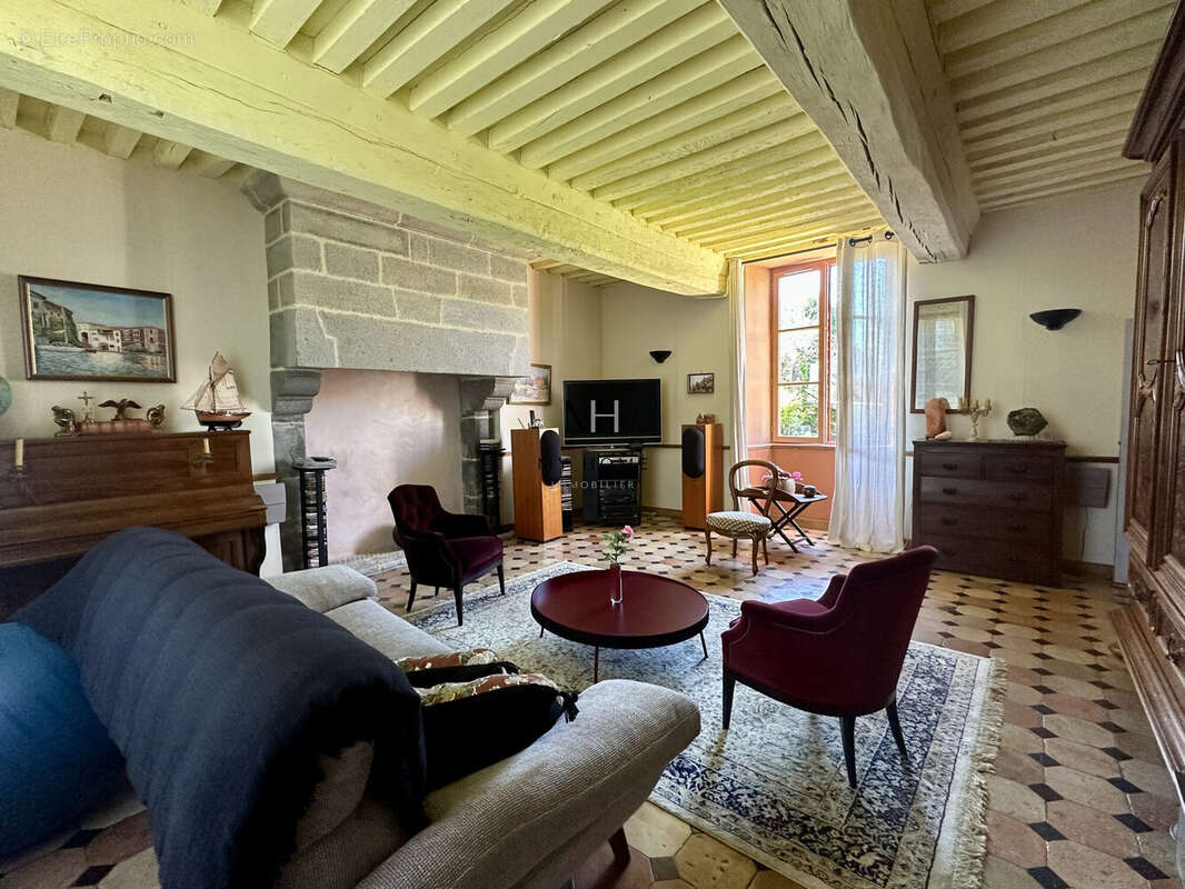 Maison à CARROUGES
