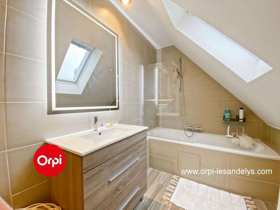 Maison à SAINT-CLAIR-SUR-EPTE