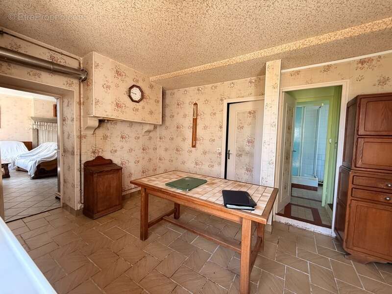 Maison en pierre de 126m², 4 chambres, avec grange 65 000 € - photo 3