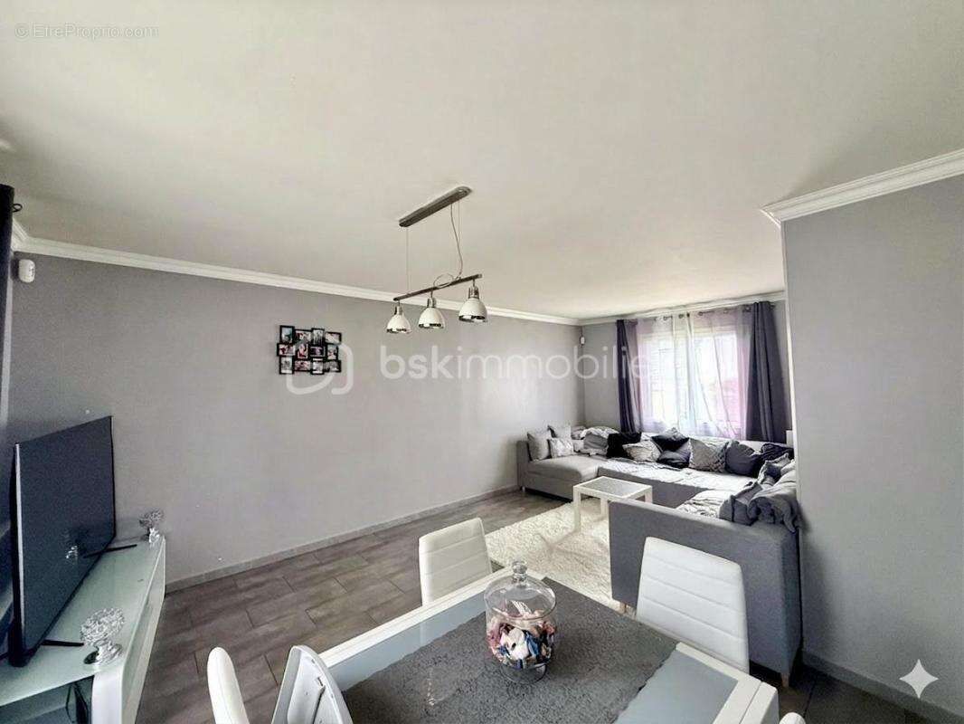 Rare sur le secteur : maison avec 2 chambres en RDC et sous-sol total - photo 3