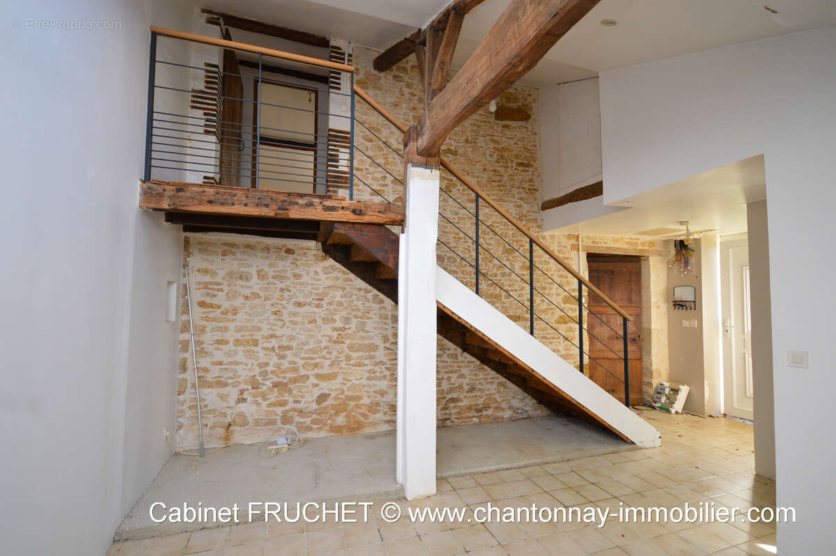 Maison à BAZOGES-EN-PAREDS